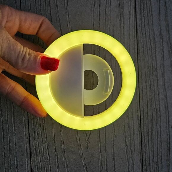 BOWER Phone selfie circle ring light, preloved no box - Picture 7 of 16